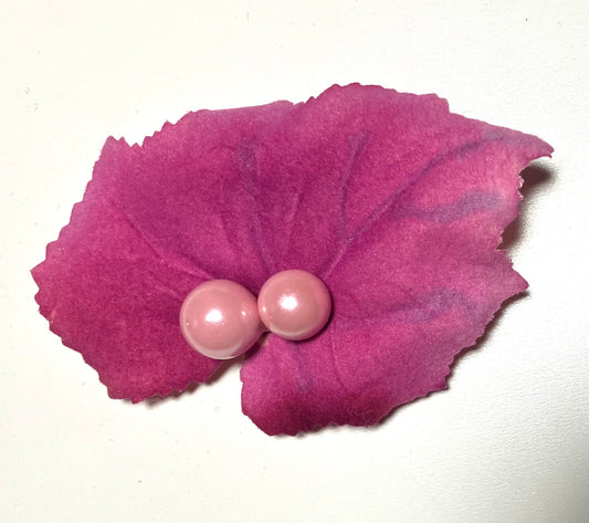 Blushing Venom Leaf Brooch